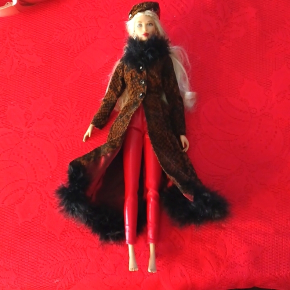 Elle Walk on the Wild Side - Picture 4 of 13